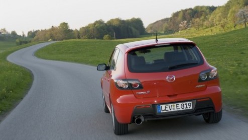 De Mazda3 MPS neemt het op tegen concurrenten als de Volkswagen Golf GTI, de Opel Astra OPC en de Ford Focus ST. De keuze in hot hatches is tegenwoordig reuze. Bijna elke fabrikant biedt wel een hoogp