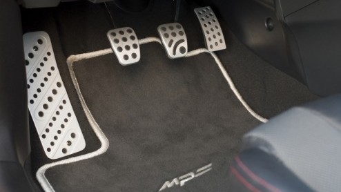 De Mazda3 MPS neemt het op tegen concurrenten als de Volkswagen Golf GTI, de Opel Astra OPC en de Ford Focus ST. De keuze in hot hatches is tegenwoordig reuze. Bijna elke fabrikant biedt wel een hoogp