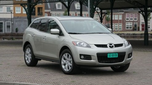 Misschien is de Mazda CX-7 wel de eerste auto die zijn aanduiding Sports Utility Vehicle echt eer aandoet. Want als je hem zo ziet staan lijkt het net of er een sportauto is gekruist met een terreinwa
