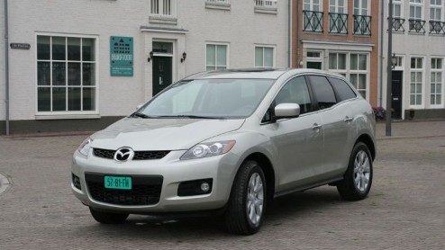 Misschien is de Mazda CX-7 wel de eerste auto die zijn aanduiding Sports Utility Vehicle echt eer aandoet. Want als je hem zo ziet staan lijkt het net of er een sportauto is gekruist met een terreinwa