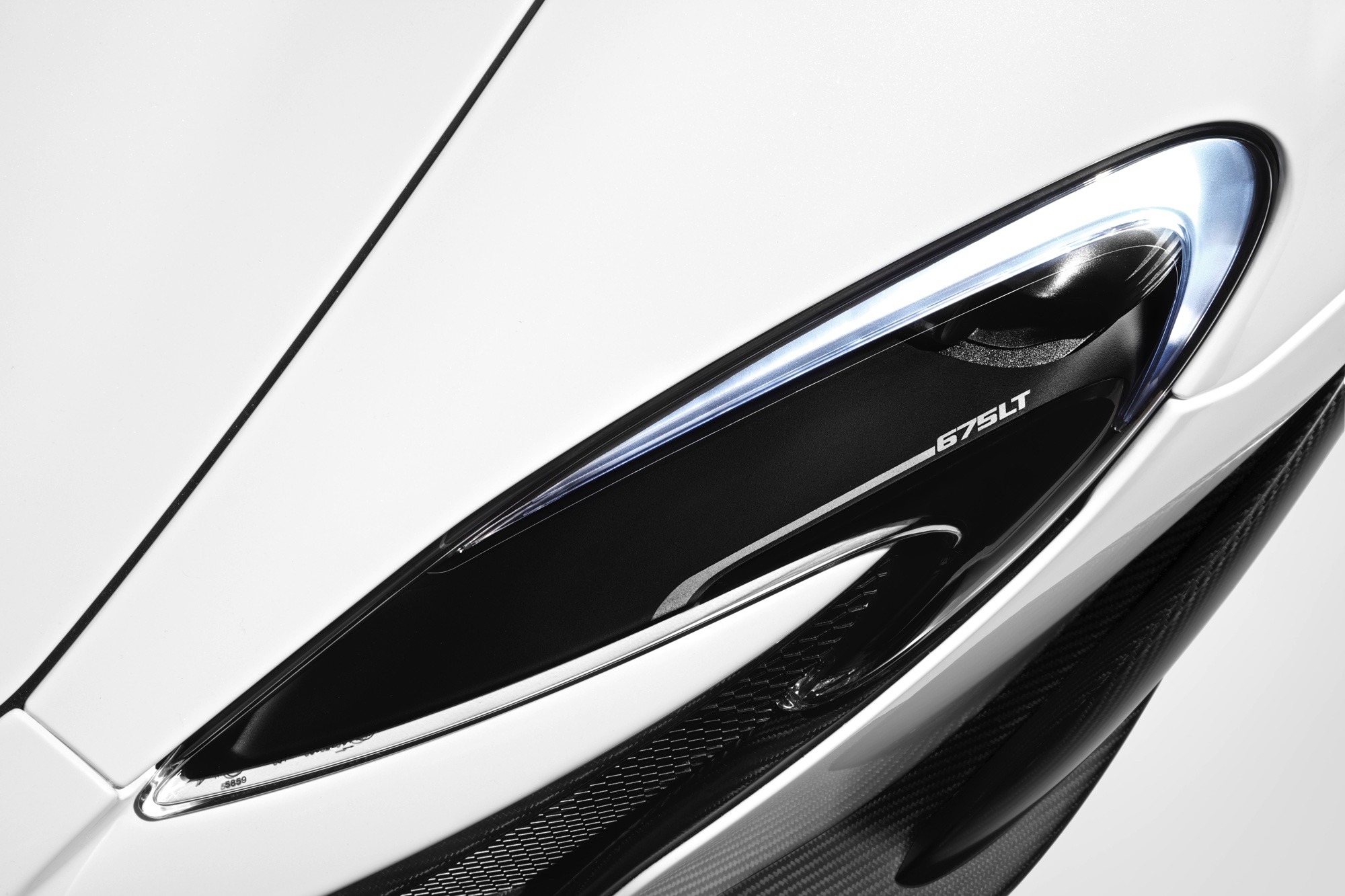 McLaren presenteert vandaag de 675LT, een snellere, extremere versie van de 650S. Meer vermogen, minder gewicht.