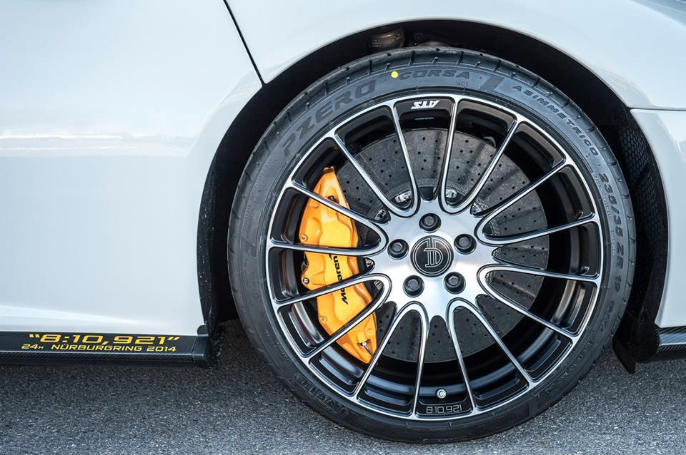 Acht stuks worden ervan gebouwd van deze McLaren 650S Spider Nrburgring 24H Edition. Daarmee is het een van de meest exclusieve McLaren 650S'en. Maar wat maakt precies het verschil?