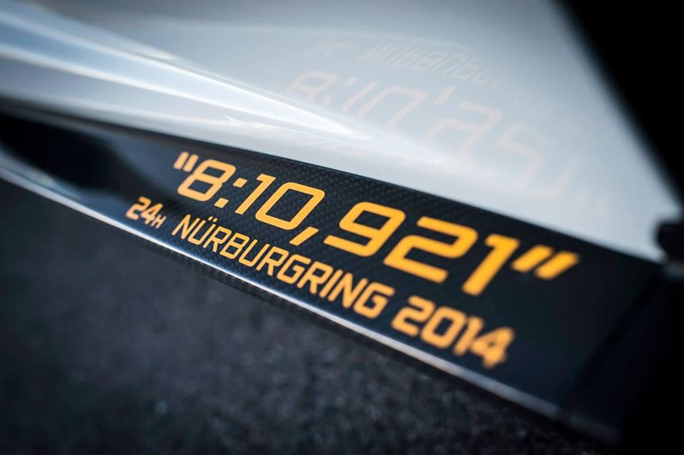 Acht stuks worden ervan gebouwd van deze McLaren 650S Spider Nrburgring 24H Edition. Daarmee is het een van de meest exclusieve McLaren 650S'en. Maar wat maakt precies het verschil?