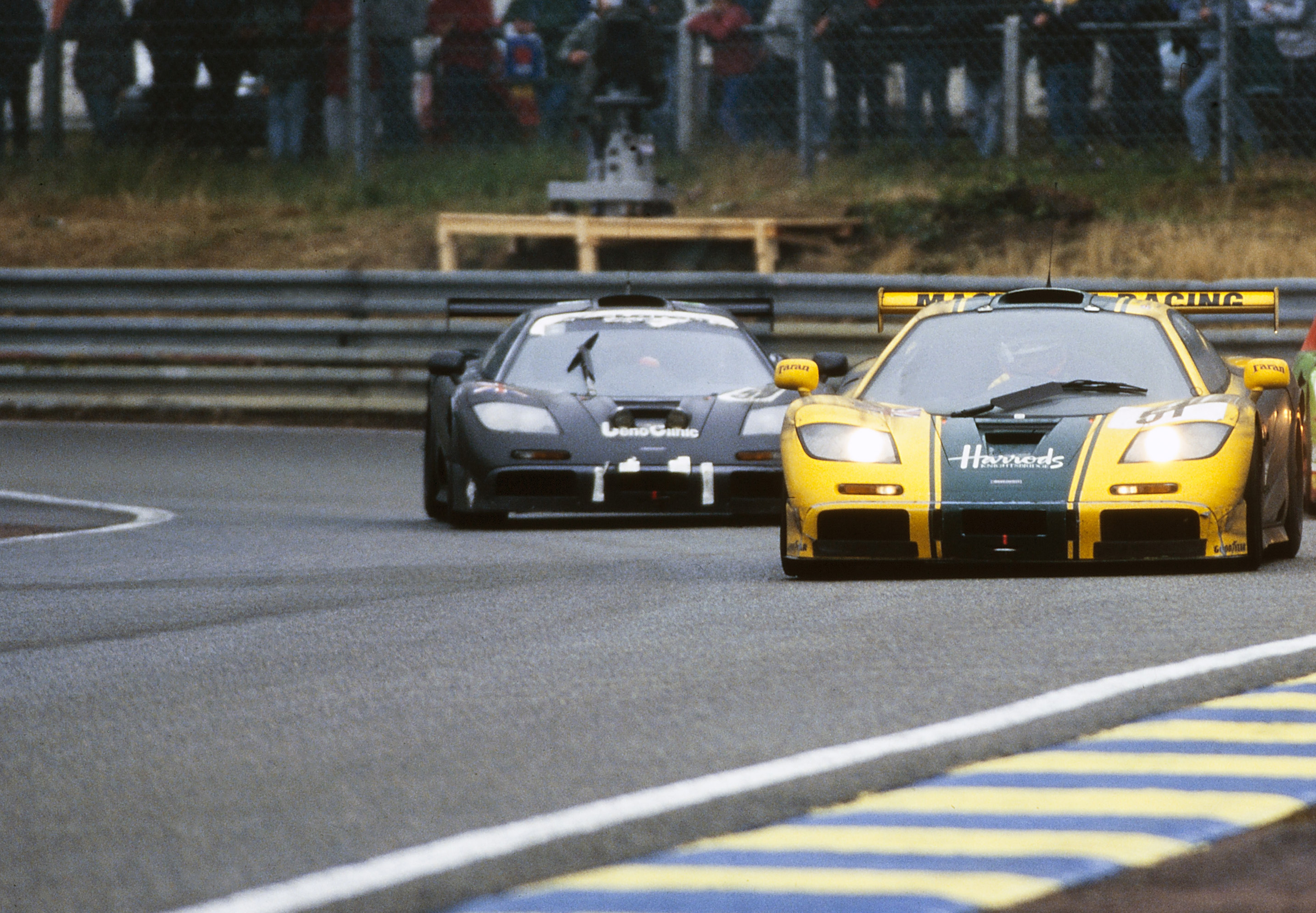 Nog een kleine maand en dan vindt de grootste race van het jaar weer plaats. McLaren is ook aanwezig met vijf heel bijzondere McLaren F1's.