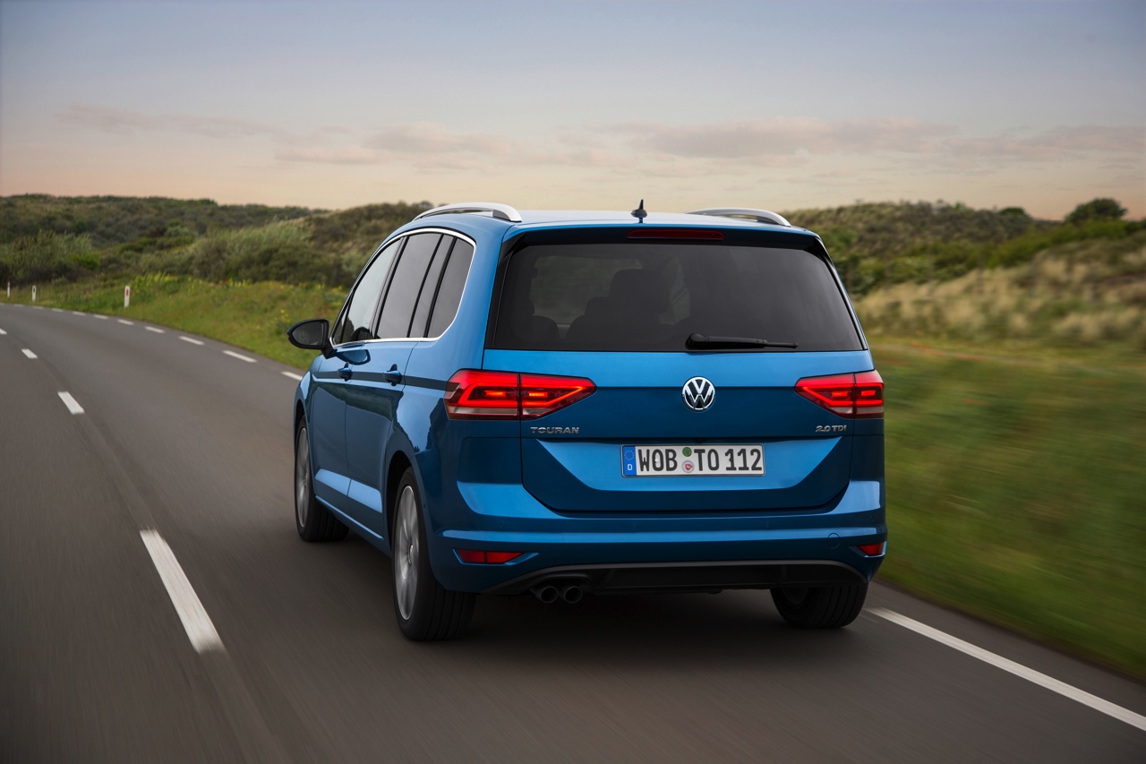 Volkswagen breidt de standaarduitrusting van alle Touran-uitvoeringen uit en verlaagt de prijzen van de Touran Trendline en Touran Connected Series.