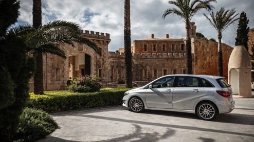 Autotest Mercedes-Benz B-Klasse facelift en B-Klasse Electric Drive.