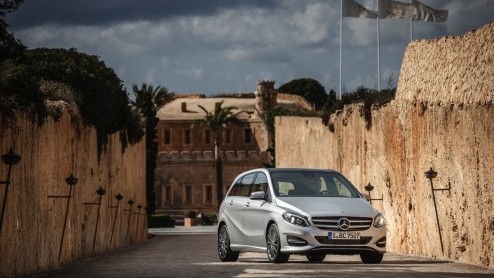 Autotest Mercedes-Benz B-Klasse facelift en B-Klasse Electric Drive.