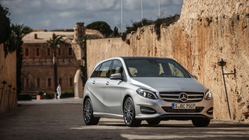 Autotest Mercedes-Benz B-Klasse facelift en B-Klasse Electric Drive.