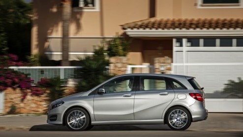 Autotest Mercedes-Benz B-Klasse facelift en B-Klasse Electric Drive.