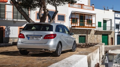 Autotest Mercedes-Benz B-Klasse facelift en B-Klasse Electric Drive.