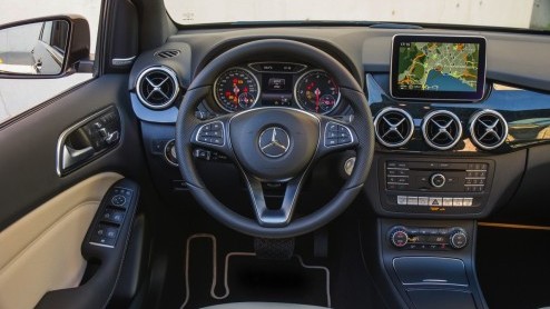 Autotest Mercedes-Benz B-Klasse facelift en B-Klasse Electric Drive.
