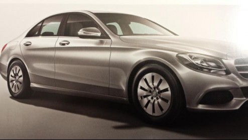 En wederom is er een nieuw plaatje gelekt van de nieuwe Mercedes-Benz C-klasse, die zijn debuut beleeft op de NAIAS in Detroit. Volgens de geruchtenmachine onthult Mercedes op 16 december de nieuwe C.