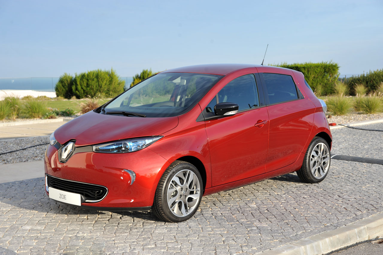 Als gevolg van de veranderende bijtelling en de beschikbaarheid van auto's met een grotere actieradius neemt de afzet van elektrische auto's in Nederland flink toe.