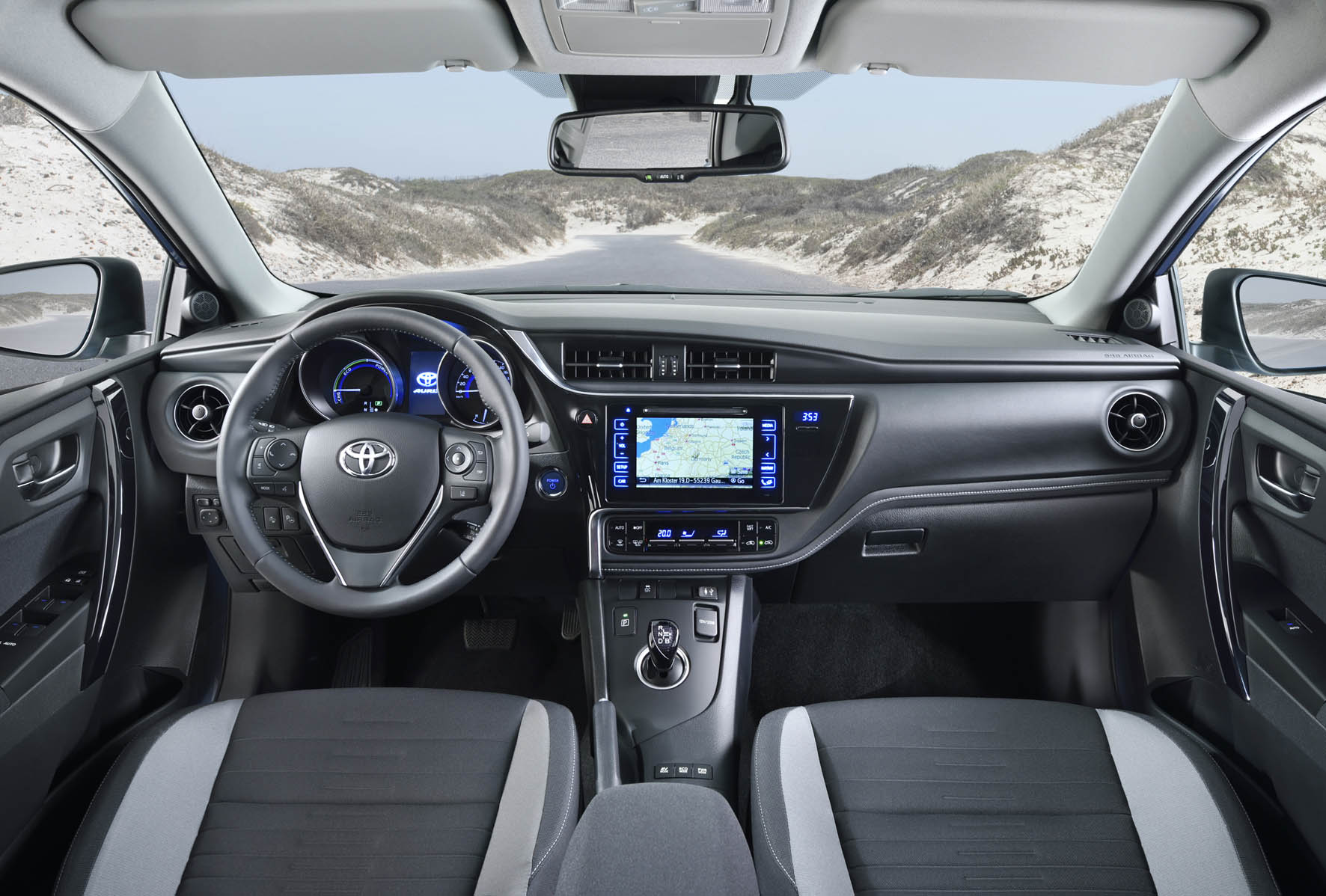 Toyota Auris facelift omvat meer dan alleen een nieuw gezicht. De Japanners komen met nieuwe turbomotoren en maken de hybride versie met 14% bijtelling nog zuiniger.
