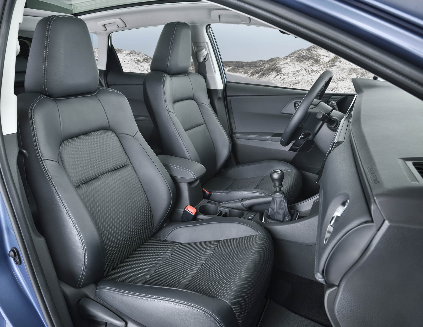 Toyota Auris facelift omvat meer dan alleen een nieuw gezicht. De Japanners komen met nieuwe turbomotoren en maken de hybride versie met 14% bijtelling nog zuiniger.