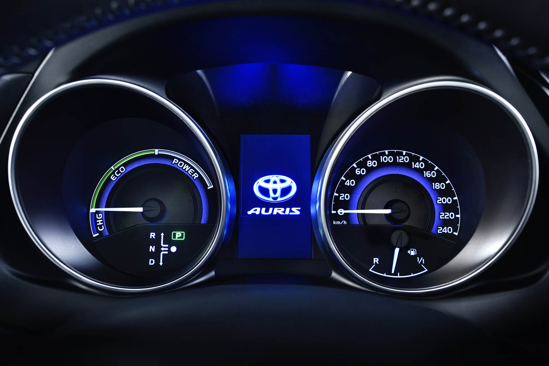 Toyota Auris facelift omvat meer dan alleen een nieuw gezicht. De Japanners komen met nieuwe turbomotoren en maken de hybride versie met 14% bijtelling nog zuiniger.