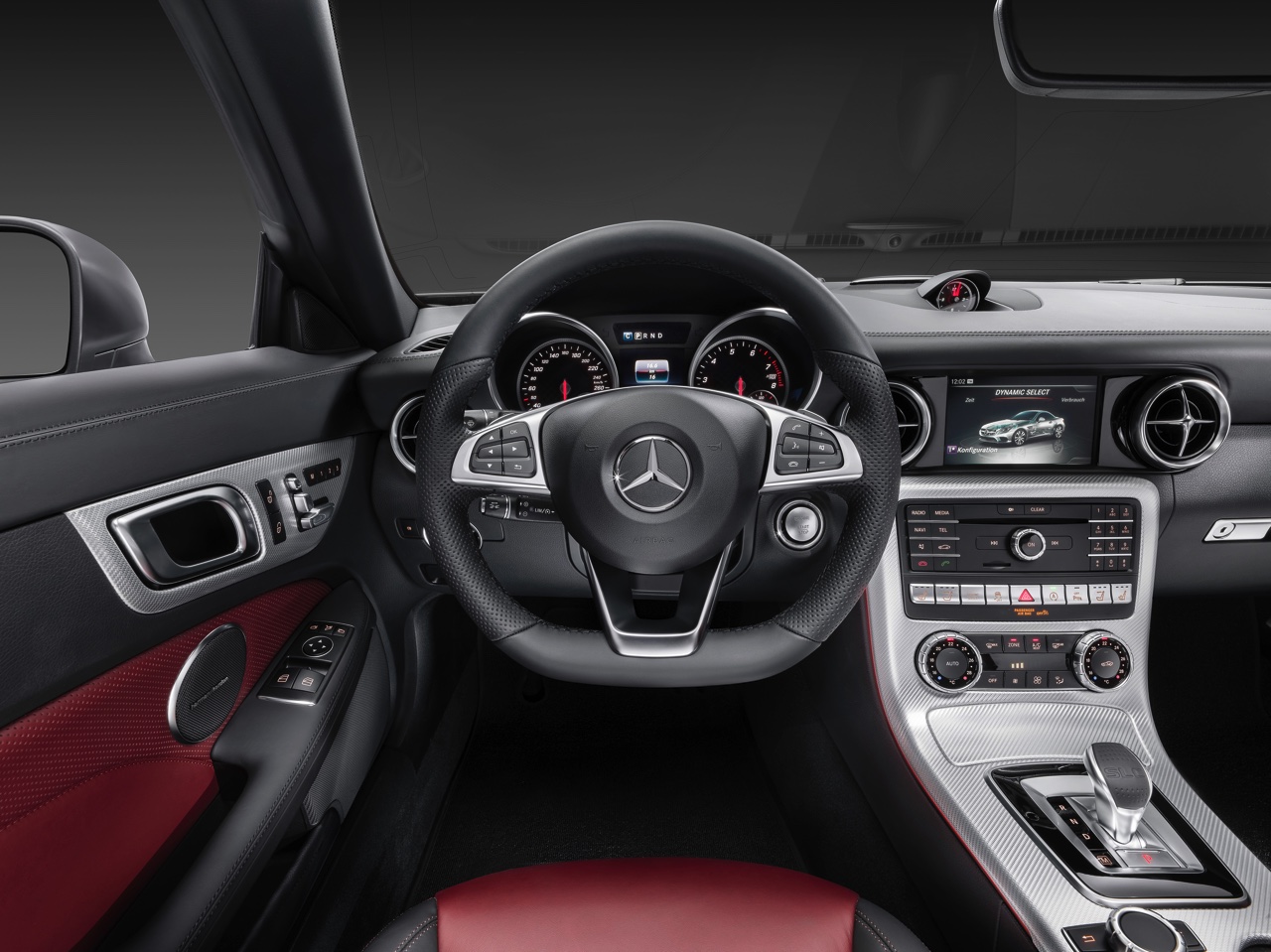 De facelift van de Mercedes SLK is een feit en vanaf 2016 heet de compacte roadster Mercedes-Benz SLC.