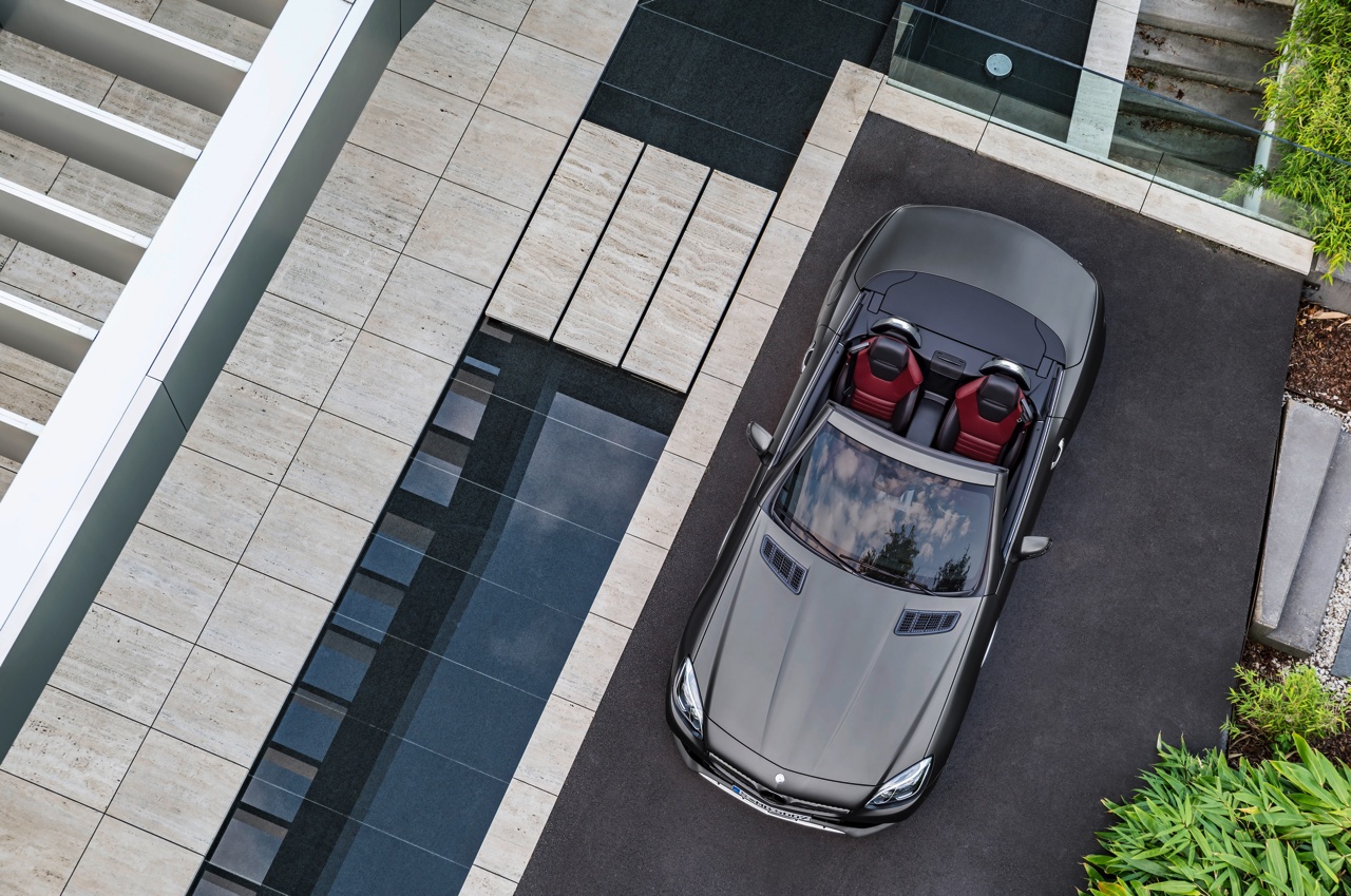 De facelift van de Mercedes SLK is een feit en vanaf 2016 heet de compacte roadster Mercedes-Benz SLC.