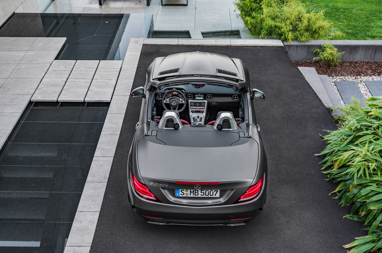 De facelift van de Mercedes SLK is een feit en vanaf 2016 heet de compacte roadster Mercedes-Benz SLC.