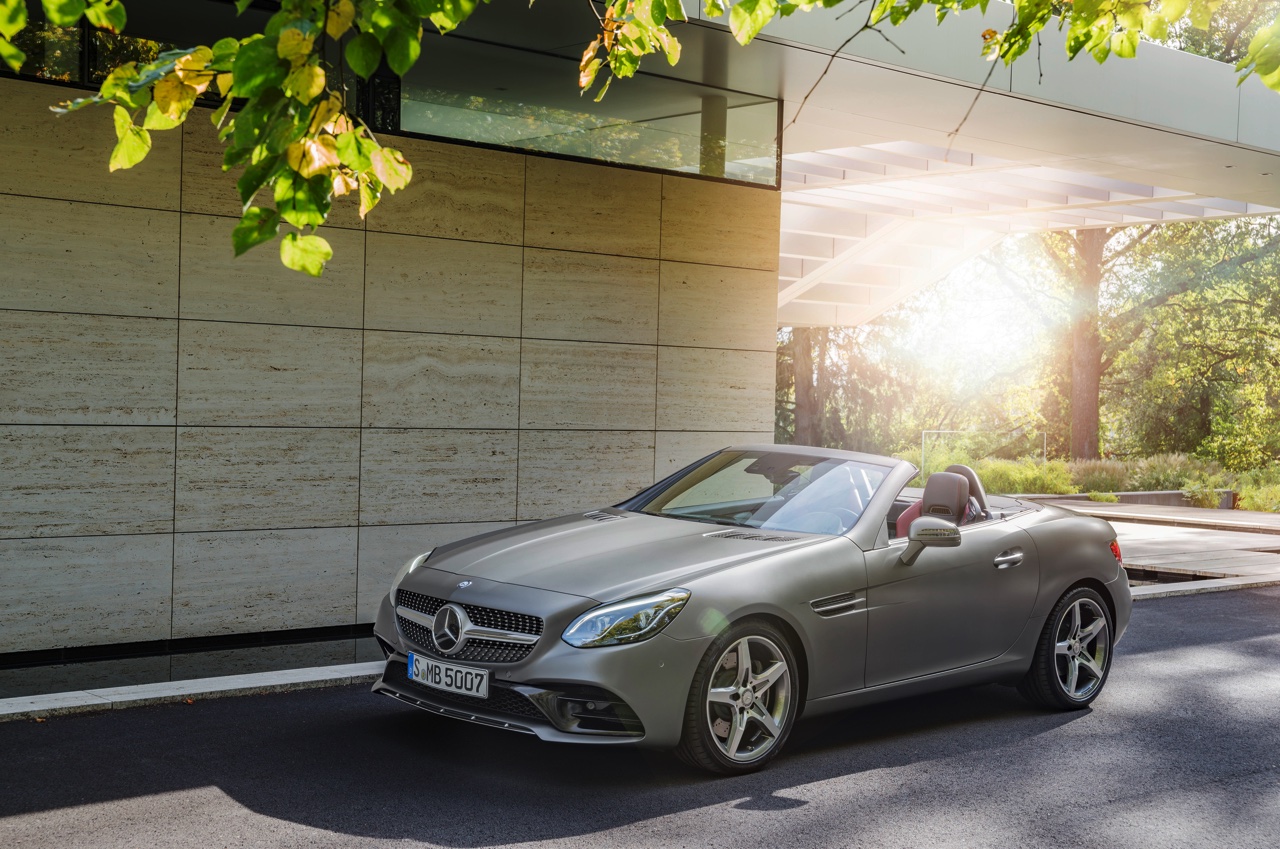 De facelift van de Mercedes SLK is een feit en vanaf 2016 heet de compacte roadster Mercedes-Benz SLC.