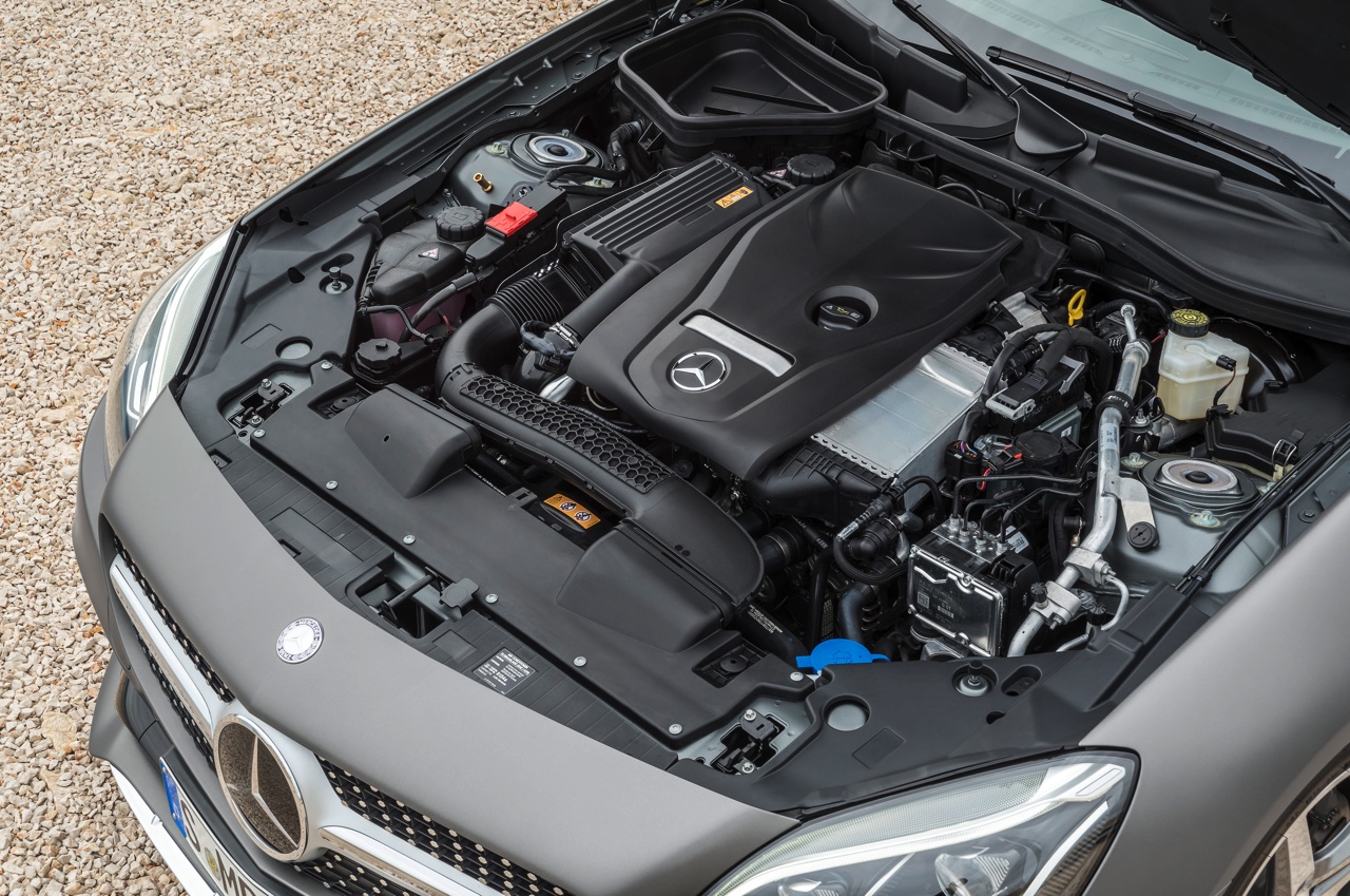De facelift van de Mercedes SLK is een feit en vanaf 2016 heet de compacte roadster Mercedes-Benz SLC.