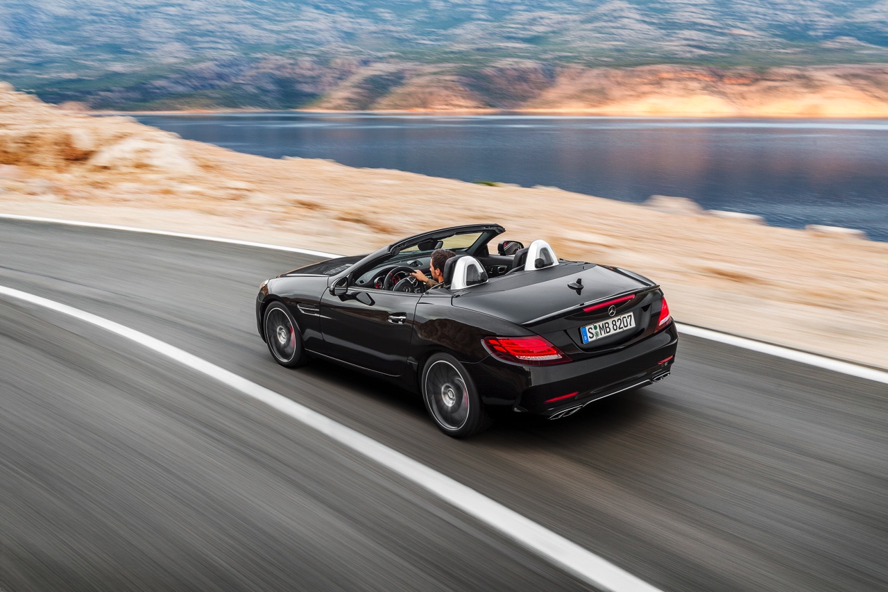 De facelift van de Mercedes SLK is een feit en vanaf 2016 heet de compacte roadster Mercedes-Benz SLC.