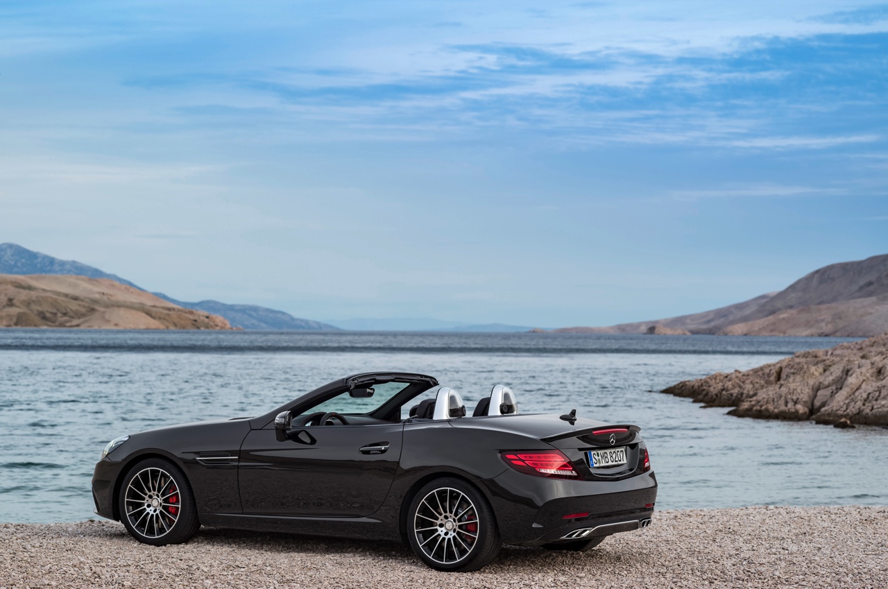 De facelift van de Mercedes SLK is een feit en vanaf 2016 heet de compacte roadster Mercedes-Benz SLC.