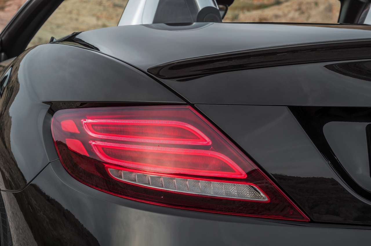 De facelift van de Mercedes SLK is een feit en vanaf 2016 heet de compacte roadster Mercedes-Benz SLC.