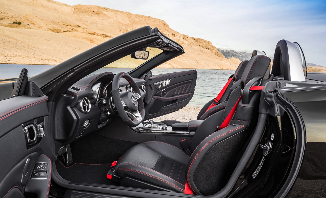 De facelift van de Mercedes SLK is een feit en vanaf 2016 heet de compacte roadster Mercedes-Benz SLC.