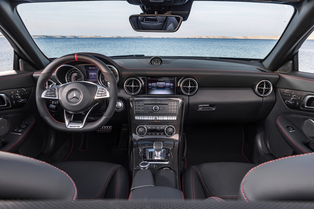 De facelift van de Mercedes SLK is een feit en vanaf 2016 heet de compacte roadster Mercedes-Benz SLC.
