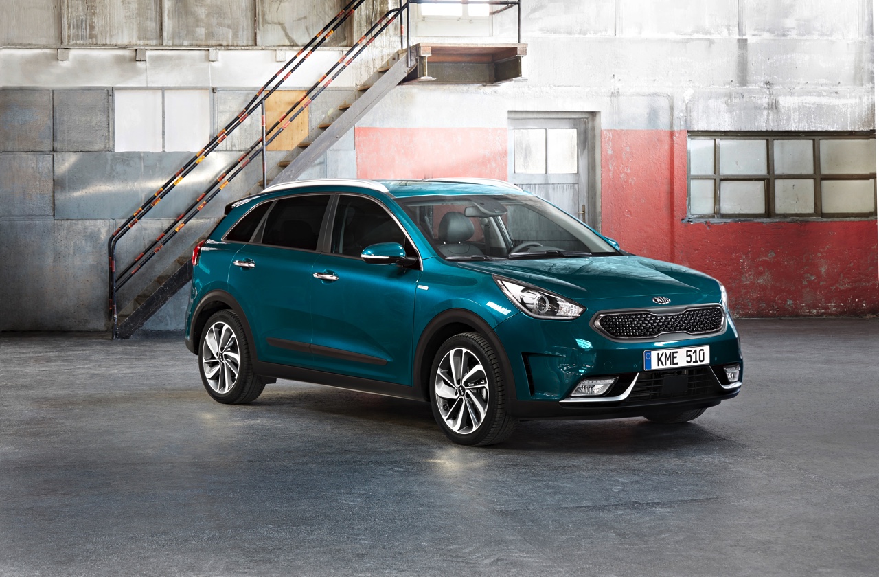 Kia introduceert Niro hybride crossover met 16 inch of 18 inch velgen en heeft voor extra aanhangergewicht het trekgewicht pakket met 1300 kg aanhanger gewicht.