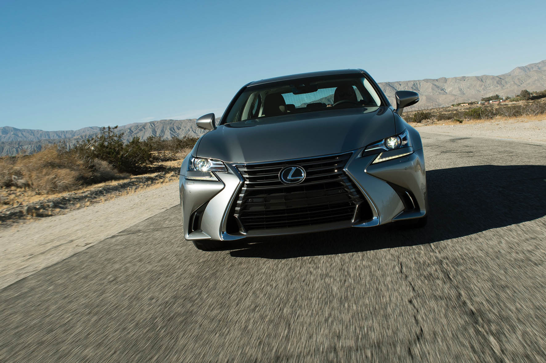 Lexus introduceert de vernieuwde GS in 2016 bij de dealers. De hybride sedan begint bij prijzen vanaf 46.795 euro.