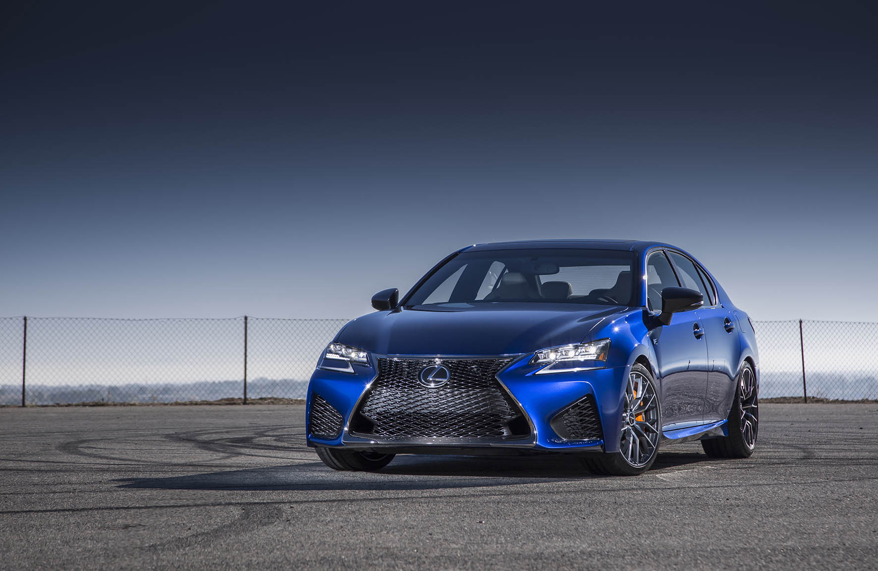 Lexus introduceert de vernieuwde GS in 2016 bij de dealers. De hybride sedan begint bij prijzen vanaf 46.795 euro.