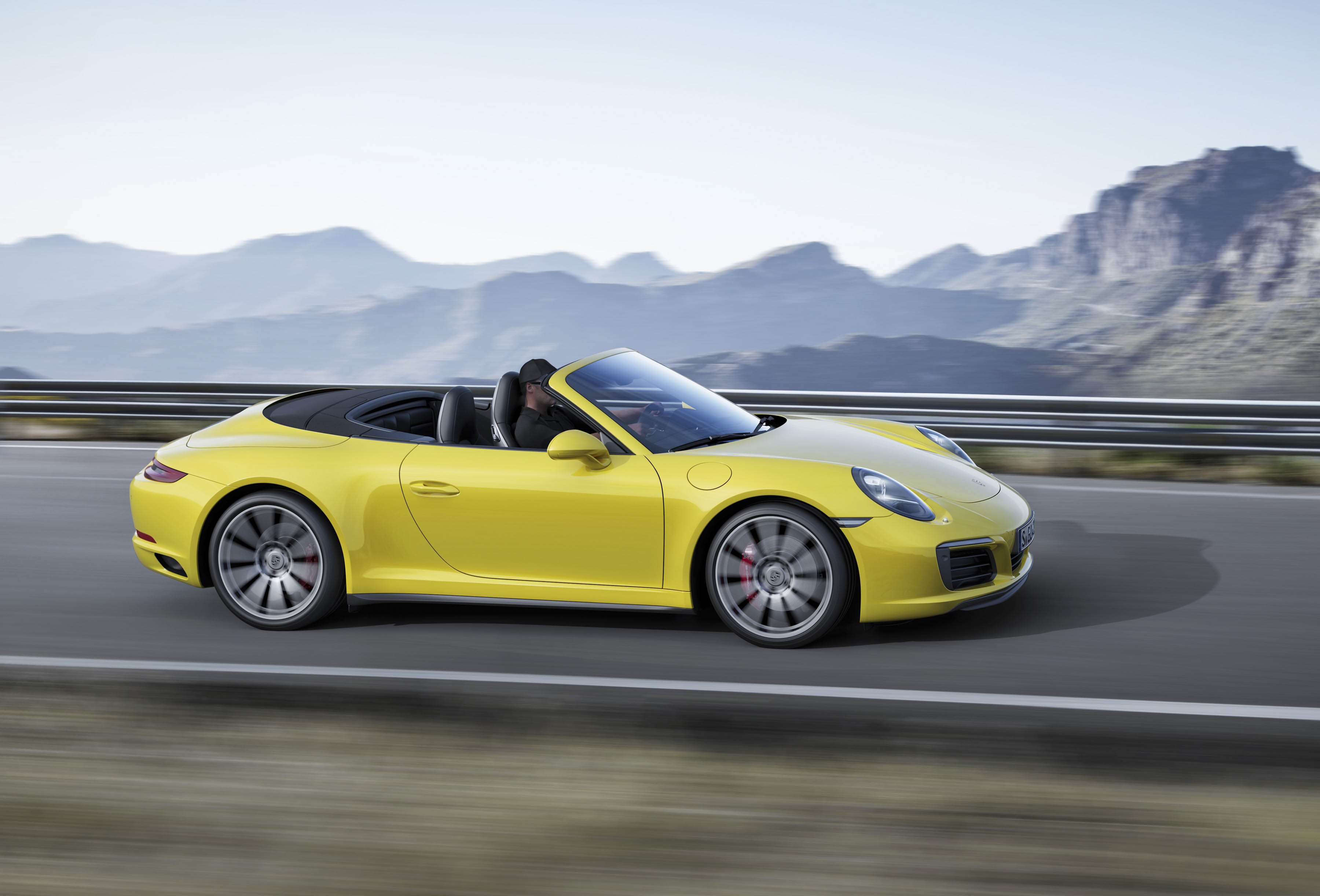 Porsche maakt de vernieuwde 911 Carrera 4 en Targa 4 modellen bekend. Beide varianten hebben vierwielaandrijving en komen ook als Carrera 4S en Targa 4 S op de markt met nog meer vermogen.
