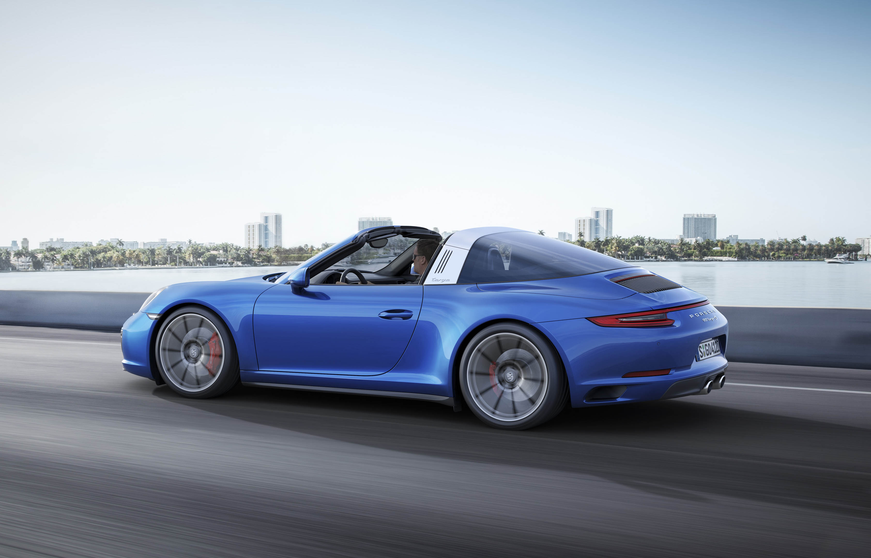 Porsche maakt de vernieuwde 911 Carrera 4 en Targa 4 modellen bekend. Beide varianten hebben vierwielaandrijving en komen ook als Carrera 4S en Targa 4 S op de markt met nog meer vermogen.