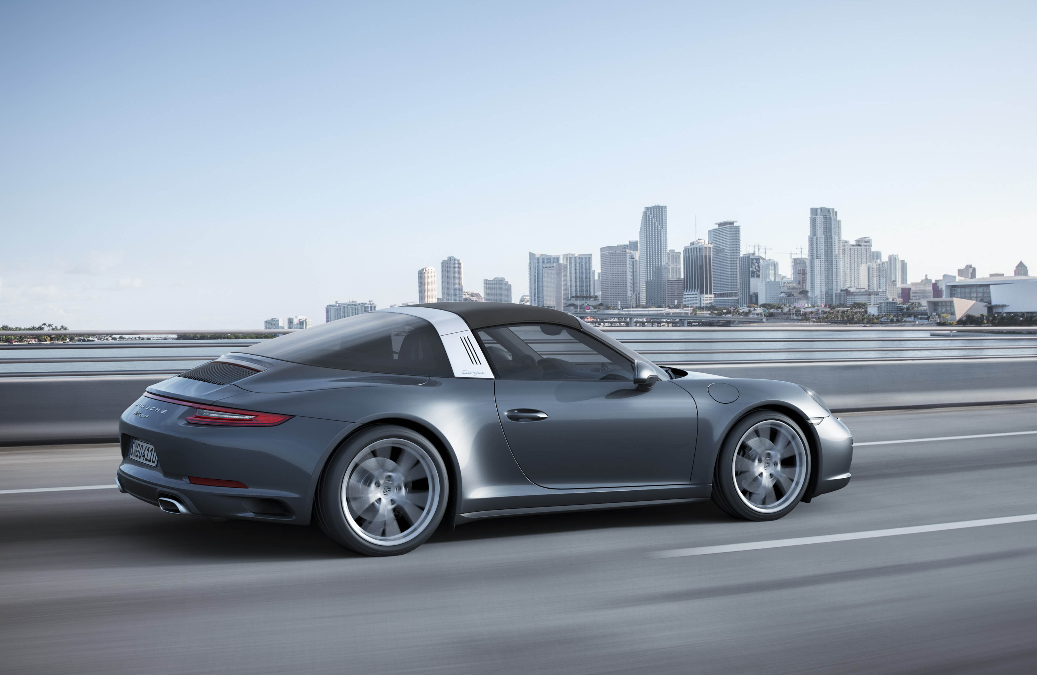 Porsche maakt de vernieuwde 911 Carrera 4 en Targa 4 modellen bekend. Beide varianten hebben vierwielaandrijving en komen ook als Carrera 4S en Targa 4 S op de markt met nog meer vermogen.