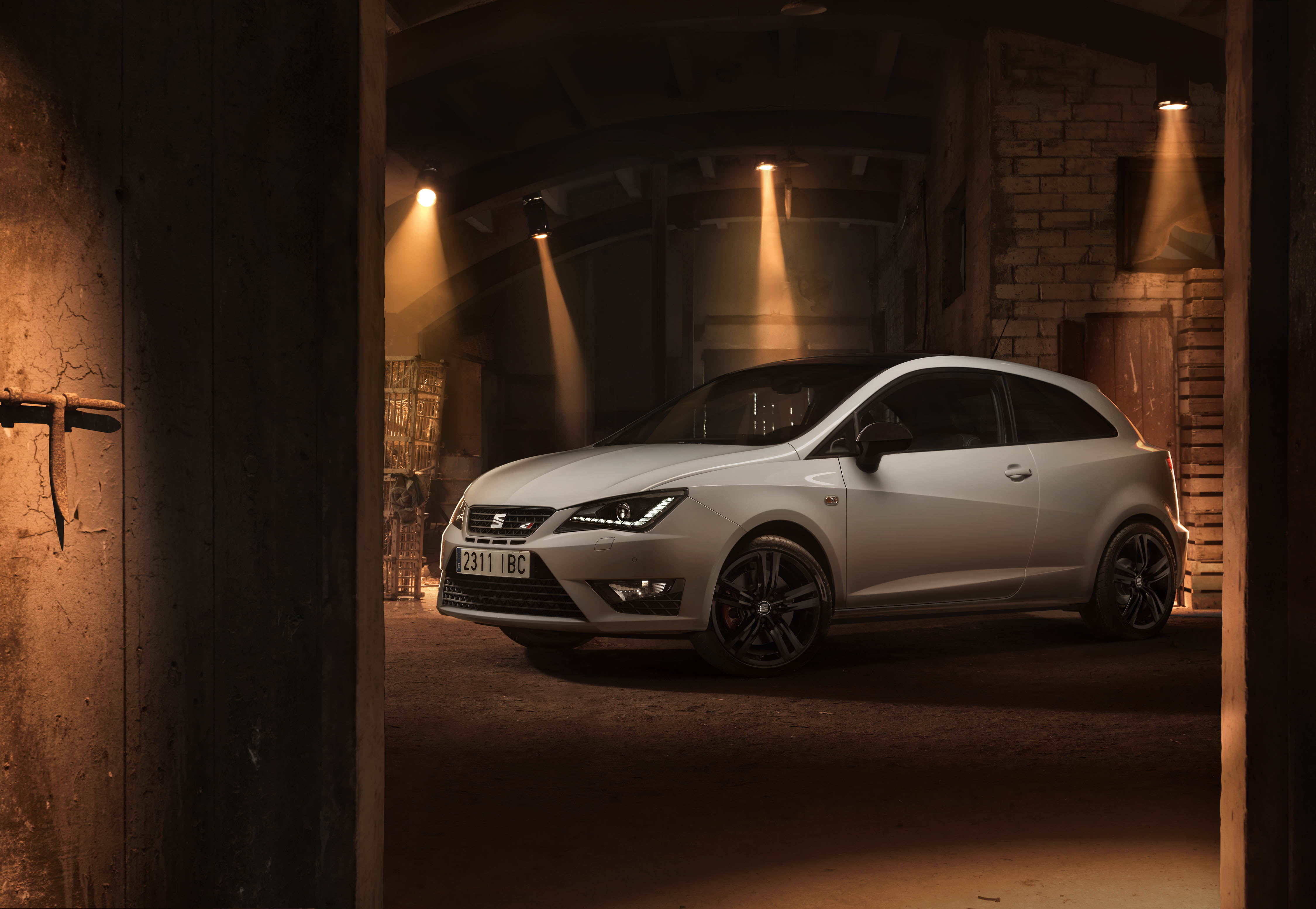 De nieuwe Seat Ibiza Cupra deelt zijn motor met de Volkswagen Polo GTI. Dat betekent 192 pk en 320 Nm, een snellere sprint naar 100 km/h en een hogere topsnelheid. Maar dat is niet het enige.