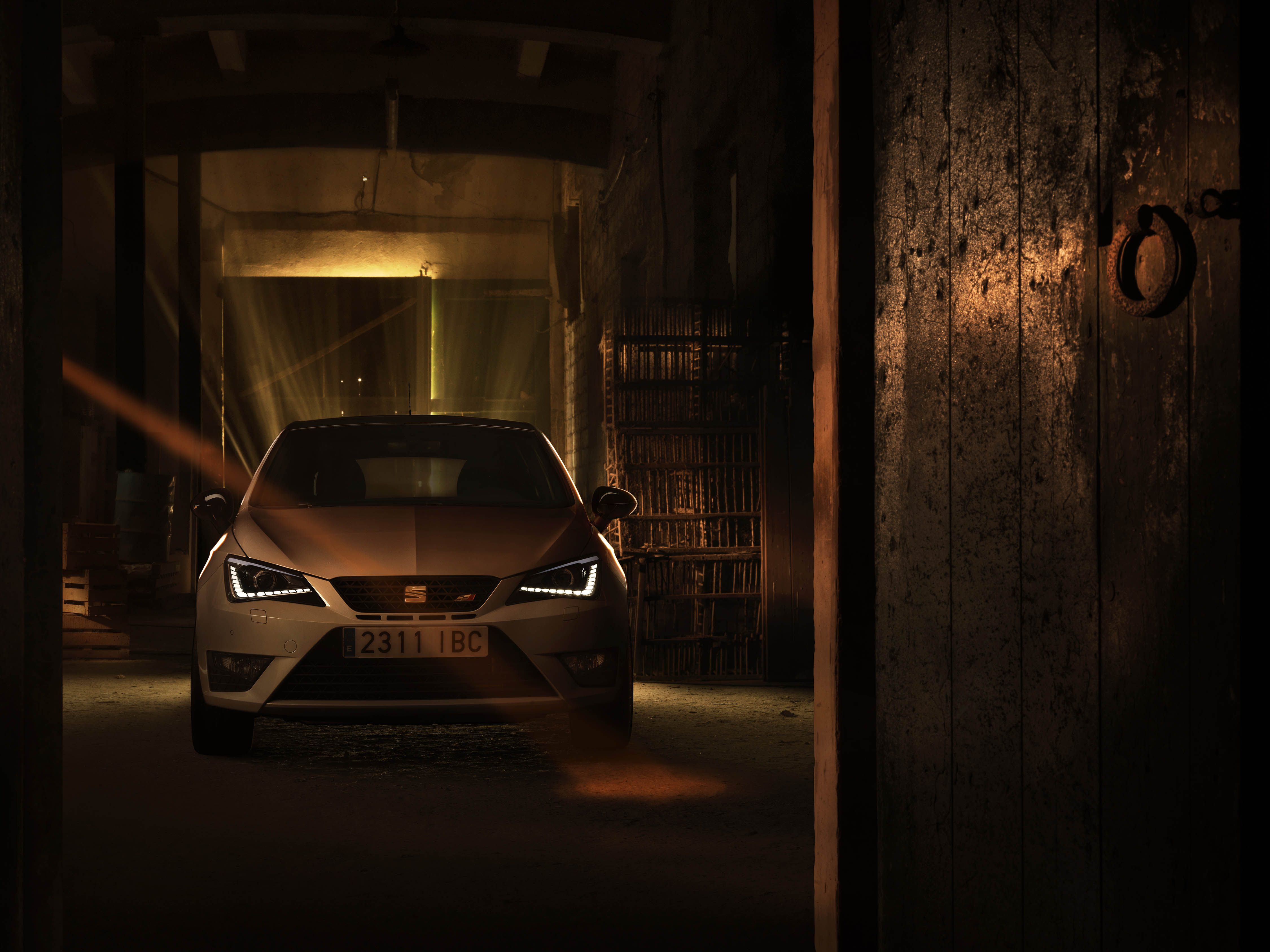 De nieuwe Seat Ibiza Cupra deelt zijn motor met de Volkswagen Polo GTI. Dat betekent 192 pk en 320 Nm, een snellere sprint naar 100 km/h en een hogere topsnelheid. Maar dat is niet het enige.