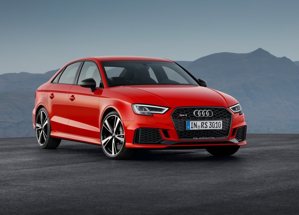 Met de facelift krijgt de Audi RS3 ook een Limousine-variant en die krijg op zijn beurt ook een nieuwe motor: die uit de TT RS. Dat betekent dat de auto nu 400 pk levert.
