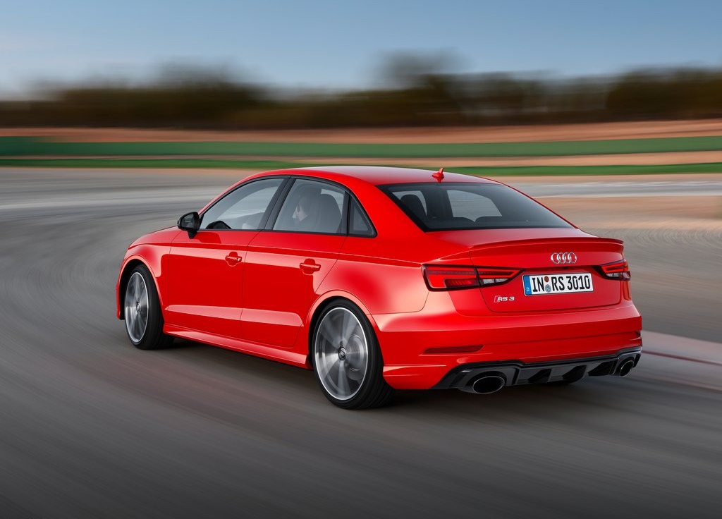 Met de facelift krijgt de Audi RS3 ook een Limousine-variant en die krijg op zijn beurt ook een nieuwe motor: die uit de TT RS. Dat betekent dat de auto nu 400 pk levert.