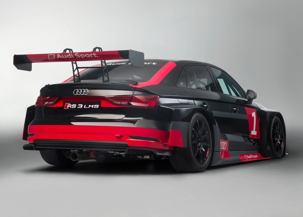 Met de facelift krijgt de Audi RS3 ook een Limousine-variant en die krijg op zijn beurt ook een nieuwe motor: die uit de TT RS. Dat betekent dat de auto nu 400 pk levert.