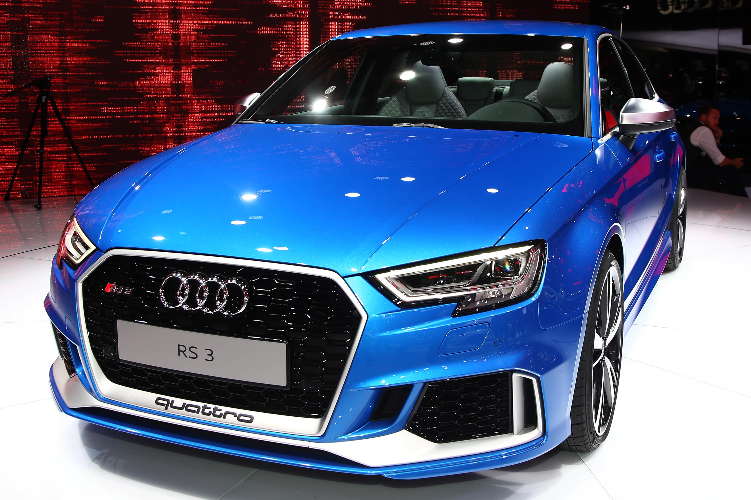 Met de facelift krijgt de Audi RS3 ook een Limousine-variant en die krijg op zijn beurt ook een nieuwe motor: die uit de TT RS. Dat betekent dat de auto nu 400 pk levert.