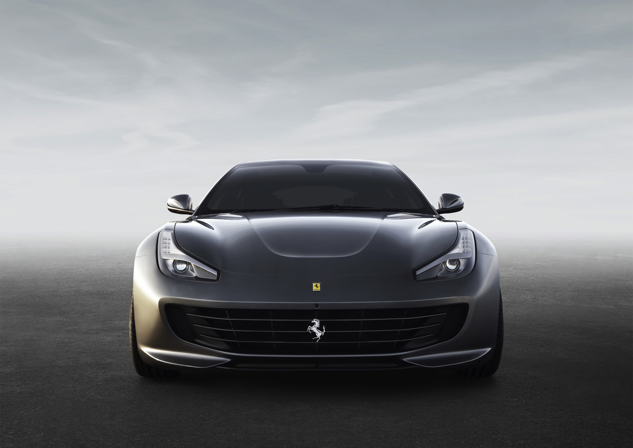 Ferrari combineert in de GTC4Lusso de tractie van vierwielaandrijving aan 4RM Evo achterwielbesturing, terwijl onder de kap 690 paarden uit een V12 staan te trappelen.