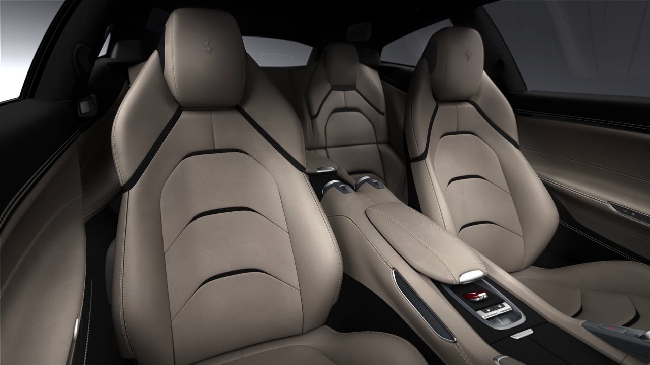 Ferrari combineert in de GTC4Lusso de tractie van vierwielaandrijving aan 4RM Evo achterwielbesturing, terwijl onder de kap 690 paarden uit een V12 staan te trappelen.