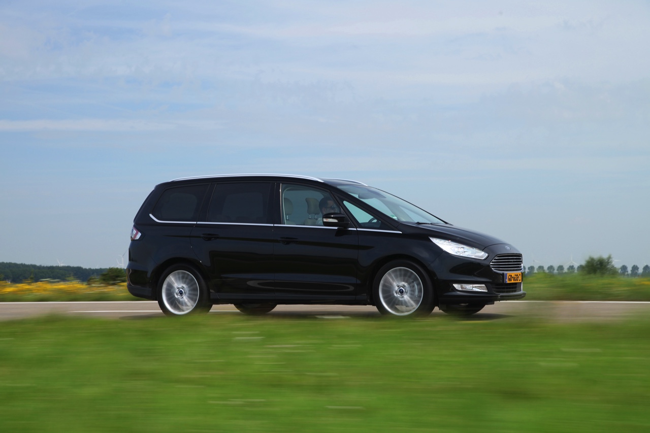 Autotest nieuwe Ford Galaxy, die wij in Nederland reden met de 2.0 TDCi Powershift AWD, maar ook leverbaar is met twee EcoBoost benzinemotoren.
