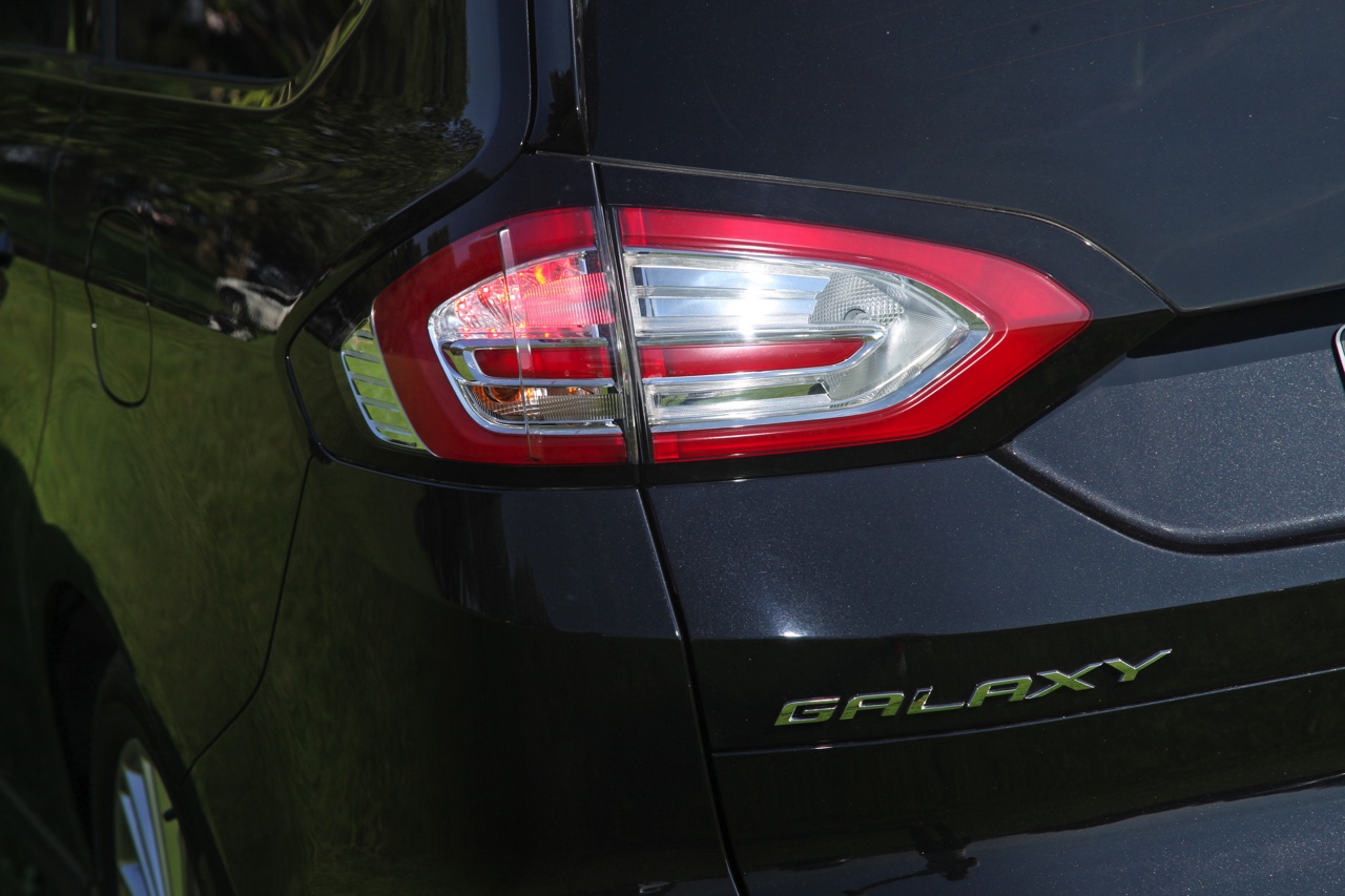 Autotest nieuwe Ford Galaxy, die wij in Nederland reden met de 2.0 TDCi Powershift AWD, maar ook leverbaar is met twee EcoBoost benzinemotoren.