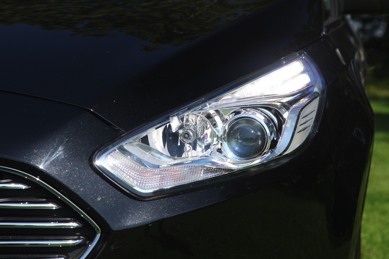 Autotest nieuwe Ford Galaxy, die wij in Nederland reden met de 2.0 TDCi Powershift AWD, maar ook leverbaar is met twee EcoBoost benzinemotoren.