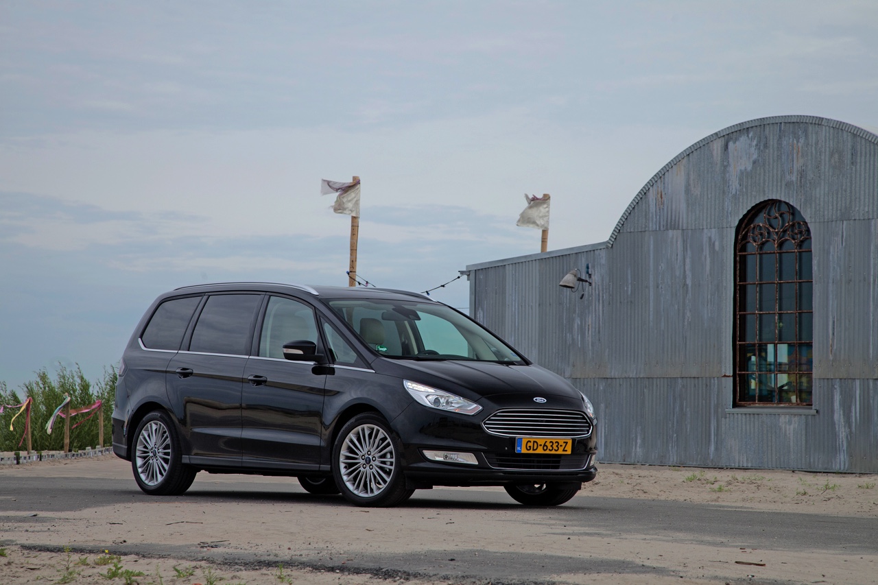 Autotest nieuwe Ford Galaxy, die wij in Nederland reden met de 2.0 TDCi Powershift AWD, maar ook leverbaar is met twee EcoBoost benzinemotoren.