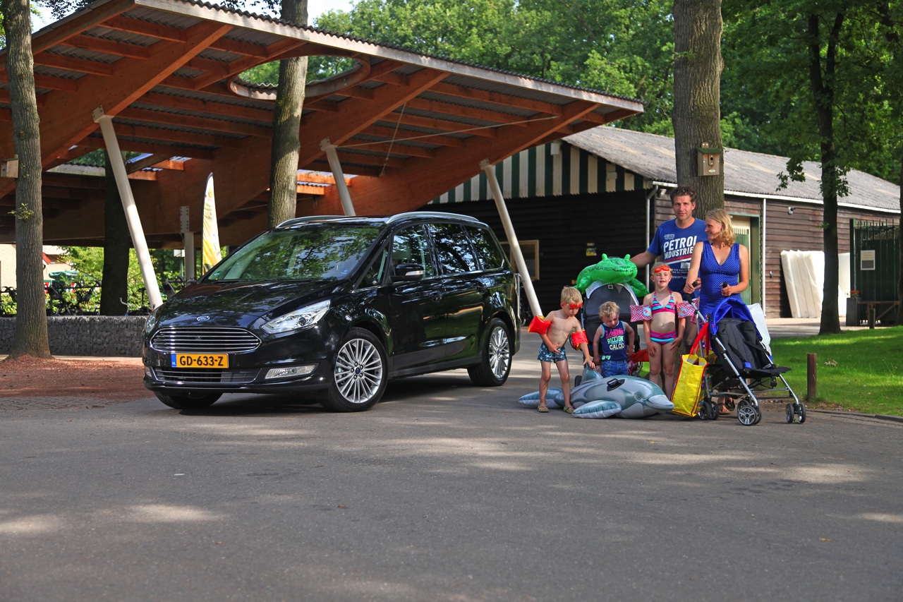 Autotest nieuwe Ford Galaxy, die wij in Nederland reden met de 2.0 TDCi Powershift AWD, maar ook leverbaar is met twee EcoBoost benzinemotoren.