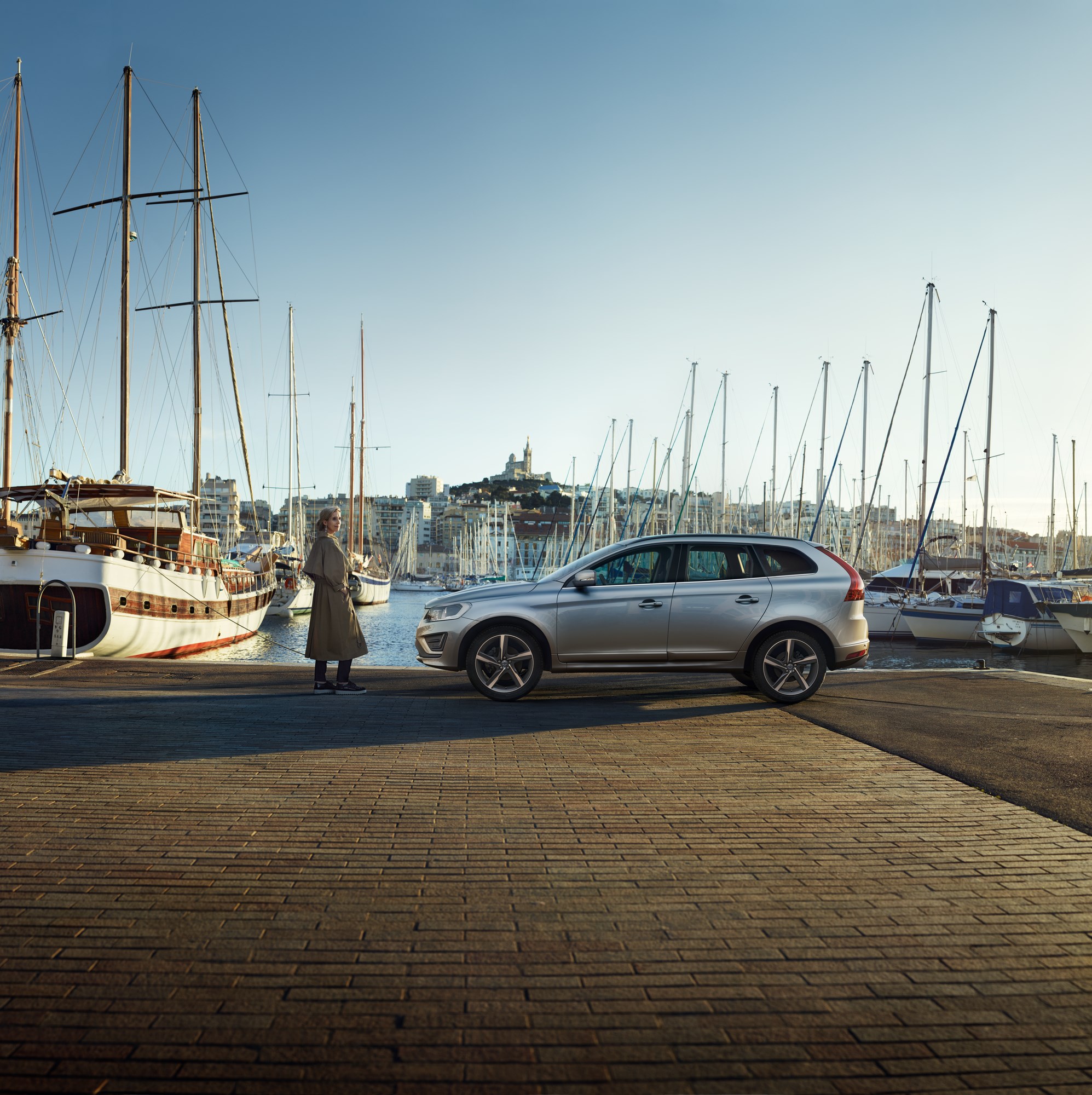 Prijzen en uitvoeringen Volvo XC60 modeljaar 2017. De populaire SUV is er wederom als Nordic+ en krijgt voortaan meer uitvoeringen met AWD. Nieuw zijn ook de Polestar Performance Parts.